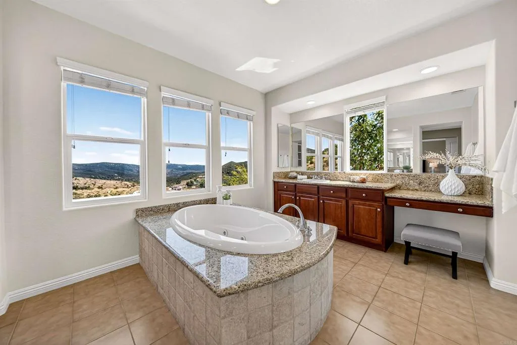 https://cdn.realtyfeed.com/cdn/127/306713664/c2cb46104f0e982d1c998d299554b530.webp