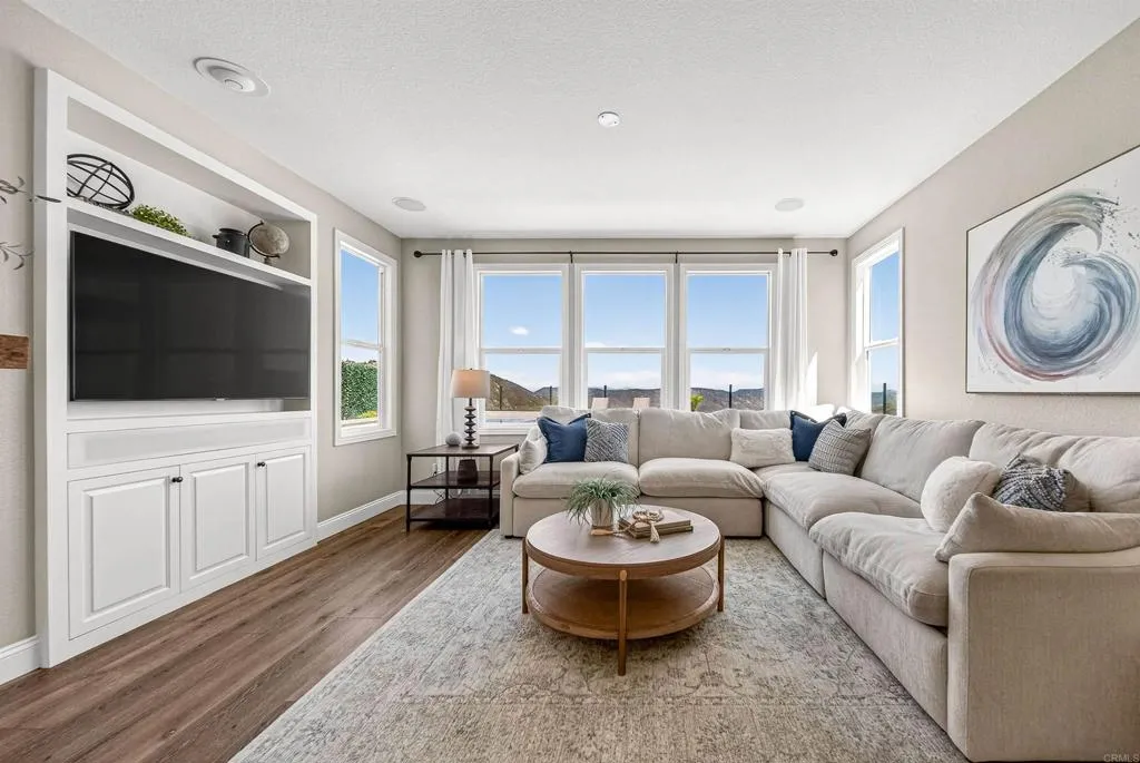 https://cdn.realtyfeed.com/cdn/127/306713664/de542741ac96ae9825b240db2ad5ac31.webp
