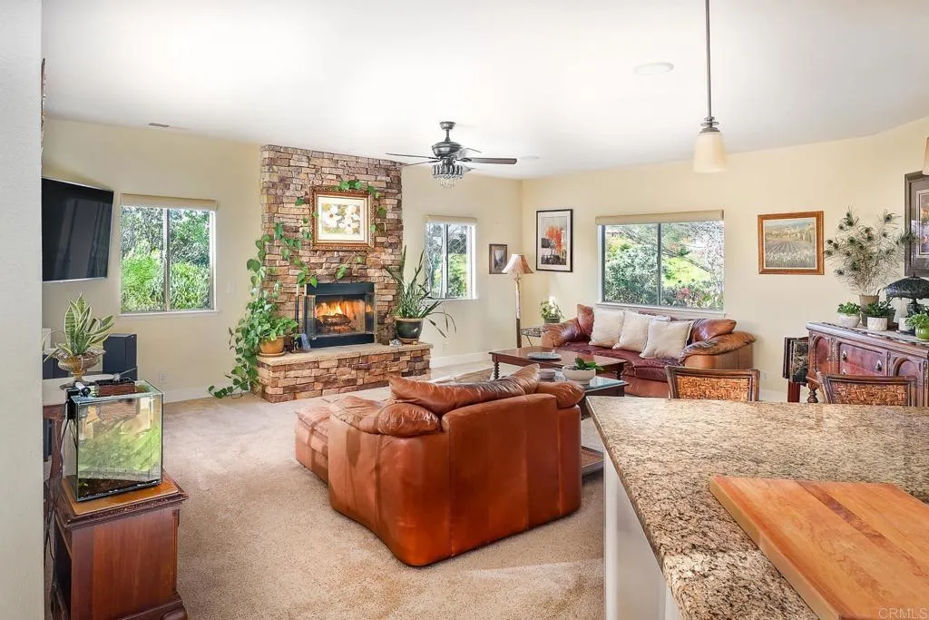 https://cdn.realtyfeed.com/cdn/127/306713668/c4cd194519ab2f566f4a9773b304671d.webp