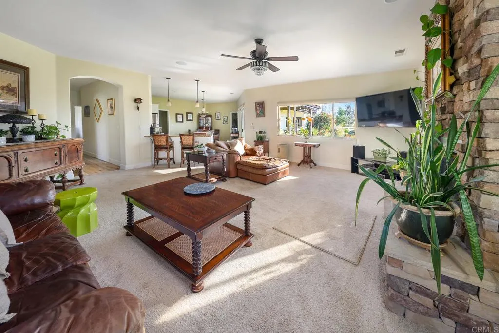 https://cdn.realtyfeed.com/cdn/127/306713668/f6a9ebedd1e4c6f93fd462e96a4cb3e2.webp