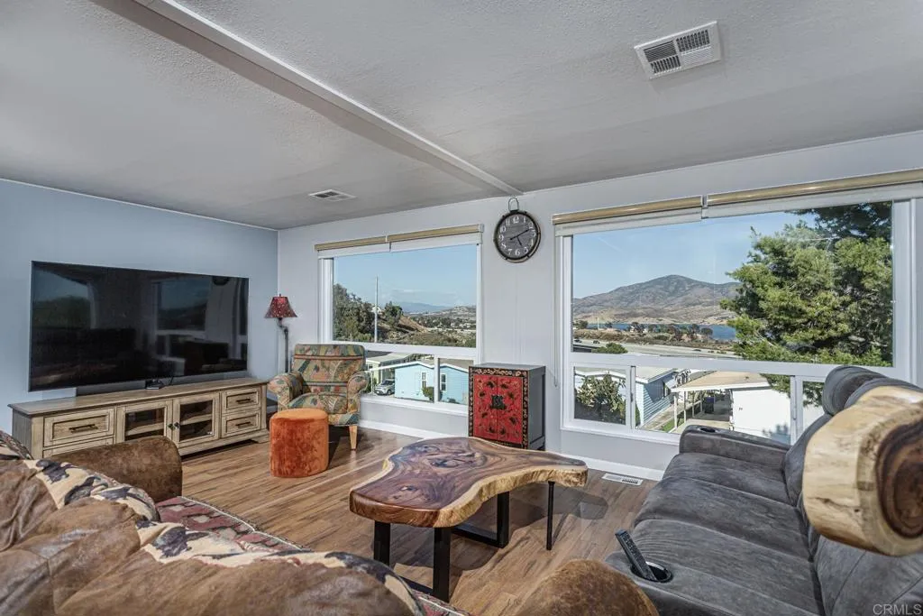 https://cdn.realtyfeed.com/cdn/127/306713681/0e00965d242f31e2bf7de9aec552640a.webp