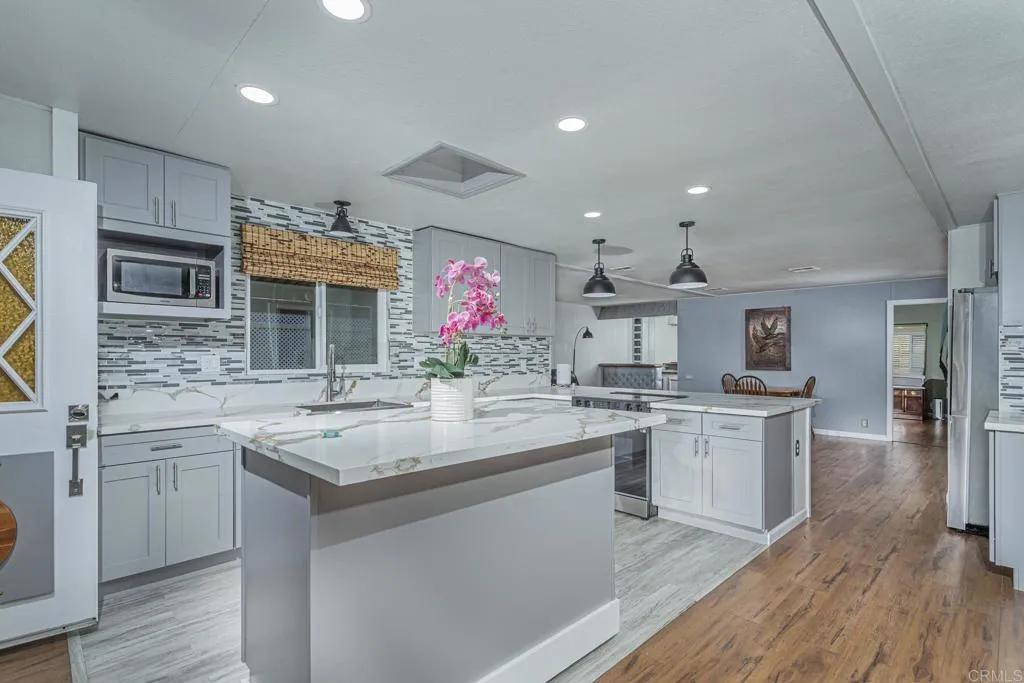 https://cdn.realtyfeed.com/cdn/127/306713681/1875c8a4dbf8a83d414529d5c53d5995.webp