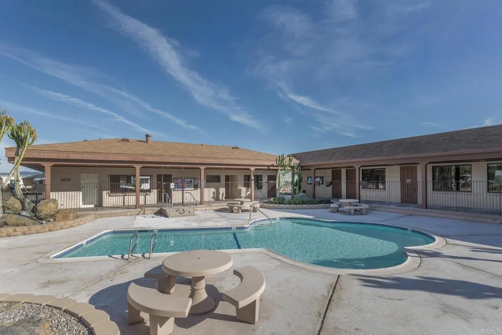 https://cdn.realtyfeed.com/cdn/127/306713681/c595c6135844f4a3784d5449c9bbf9c1.webp
