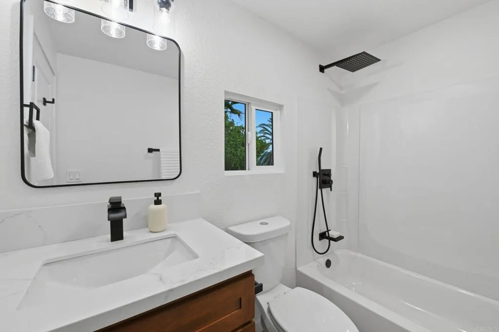 https://cdn.realtyfeed.com/cdn/127/306713693/2042bc43f27b3e989952902b525a0b9c.webp