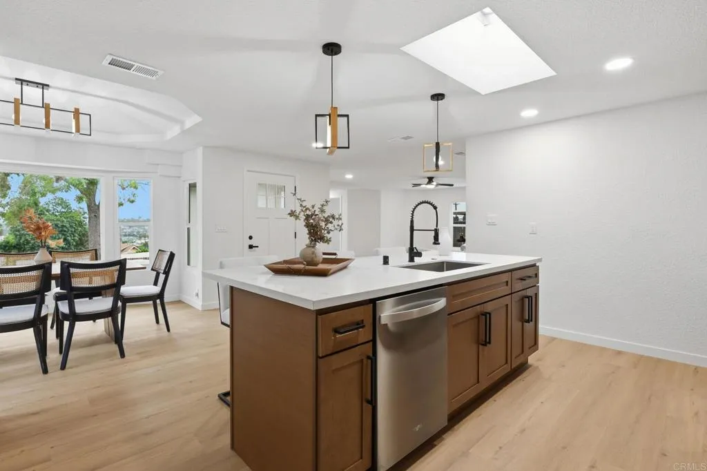 https://cdn.realtyfeed.com/cdn/127/306713693/74de4618f4d992c91a90a8412d796b9a.webp