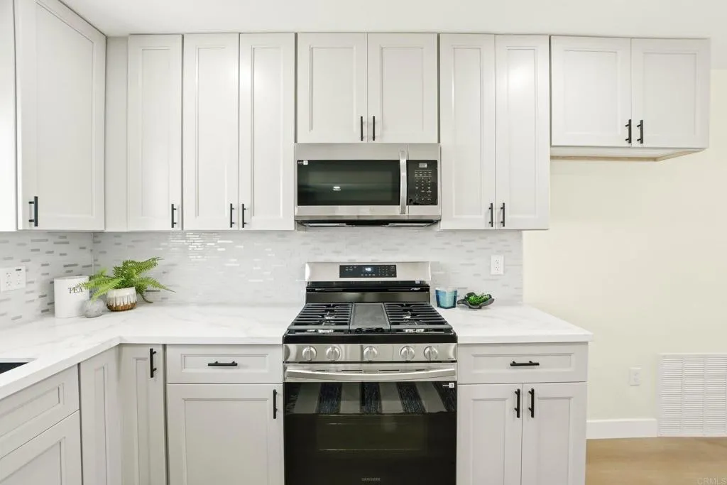https://cdn.realtyfeed.com/cdn/127/306713730/85df39f98bb8fe04cef2dc682aa0bf9c.webp