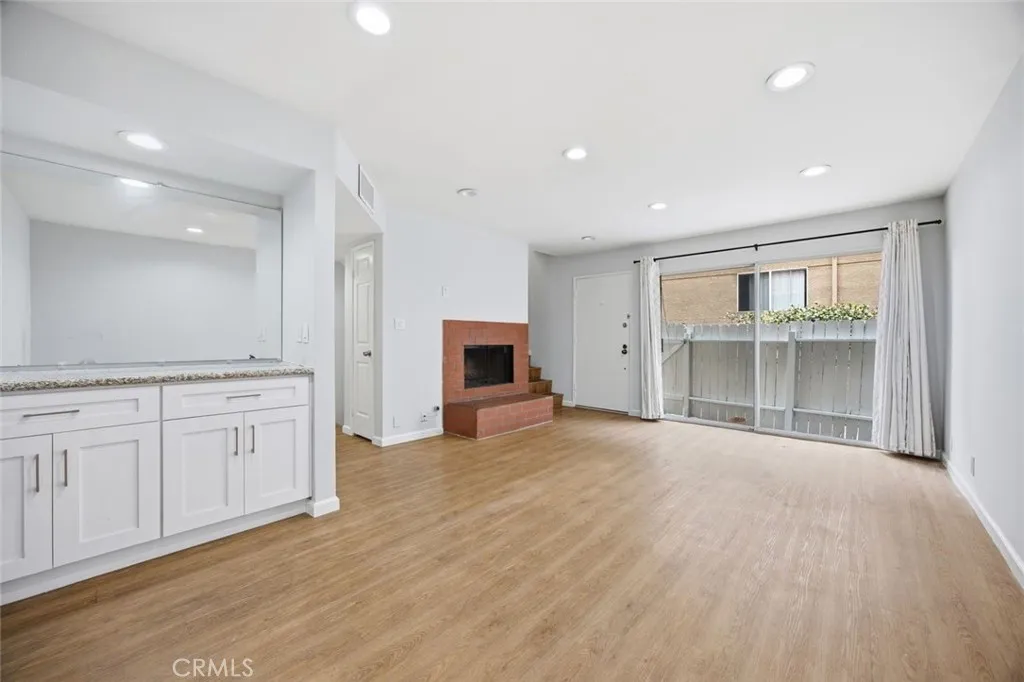 8927 Cedros Avenue Unit 8, Panorama City, CA 91402 - Photo 5 of 29, Panorama City, CA