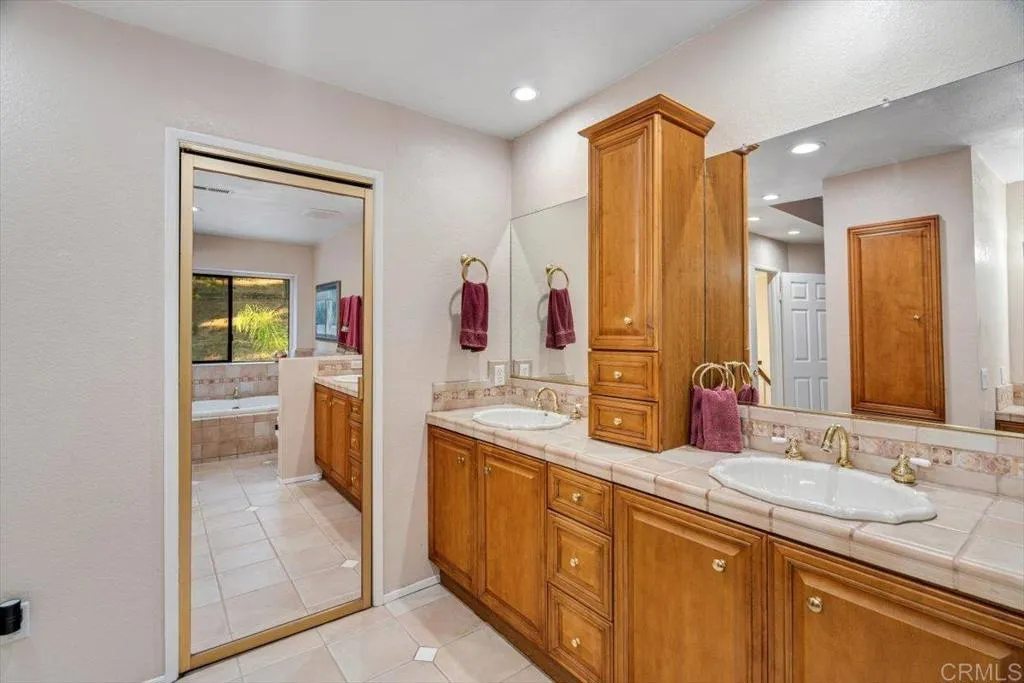 https://cdn.realtyfeed.com/cdn/127/306713832/d64a73ffff48f2a3d9771cc8a63bc876.webp