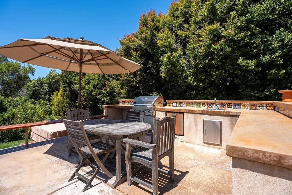 https://cdn.realtyfeed.com/cdn/127/306713845/a6ca6a29e82f7b2ea43bce88669372a8.webp