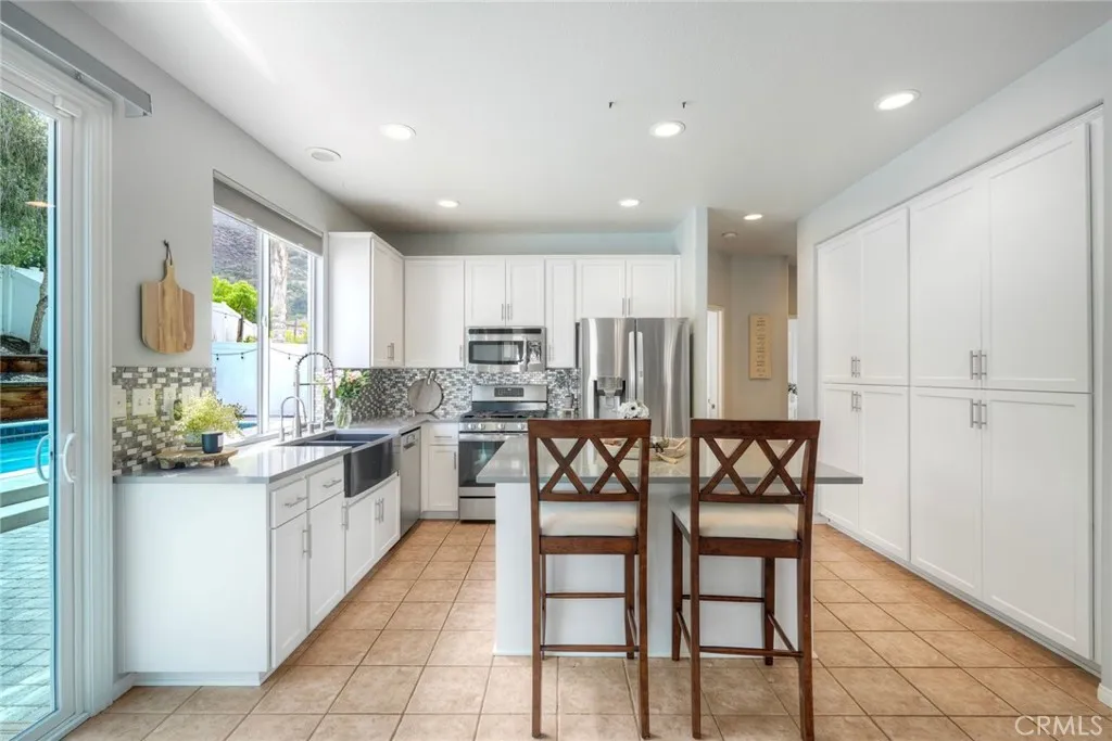 https://cdn.realtyfeed.com/cdn/127/306713852/299008db23a01025bf88e17e9abe20f8.webp