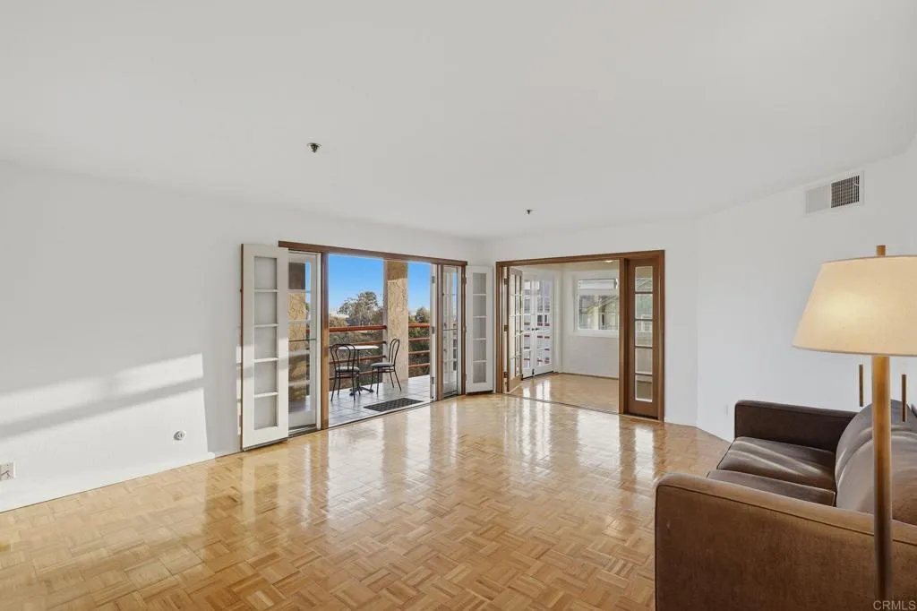 https://cdn.realtyfeed.com/cdn/127/306713874/994aefc98eb3ad393d331bea4da93567.webp