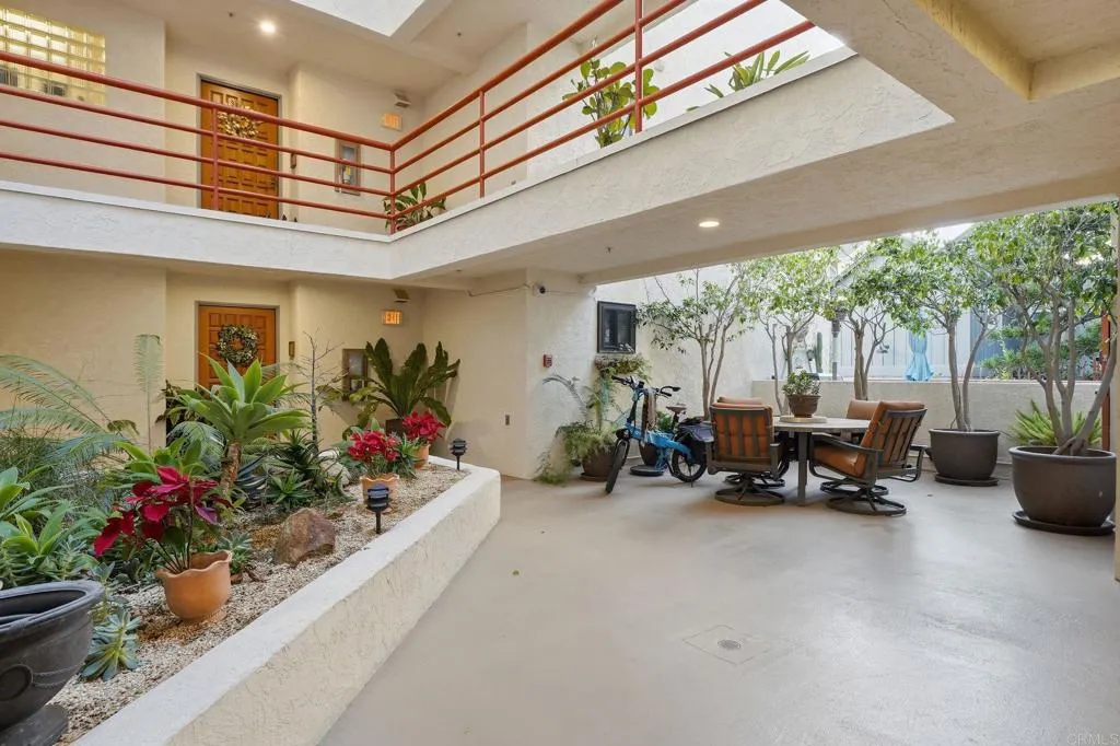 https://cdn.realtyfeed.com/cdn/127/306713874/cb64003dc0497c212483f2ea7944a2ab.webp
