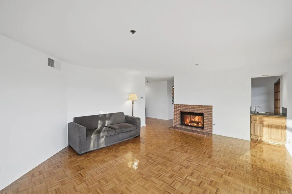 https://cdn.realtyfeed.com/cdn/127/306713874/fdf3f171ec472c8267b7452142a7136c.webp