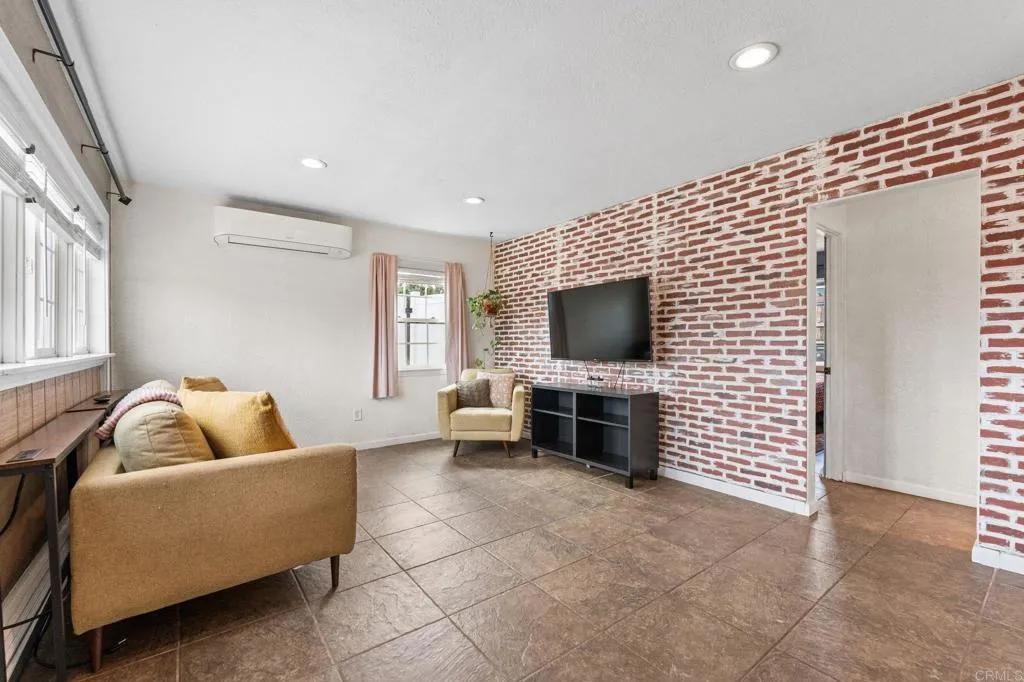 https://cdn.realtyfeed.com/cdn/127/306713903/0b97ed0e0e227e2dbc26d9c6df25f179.webp
