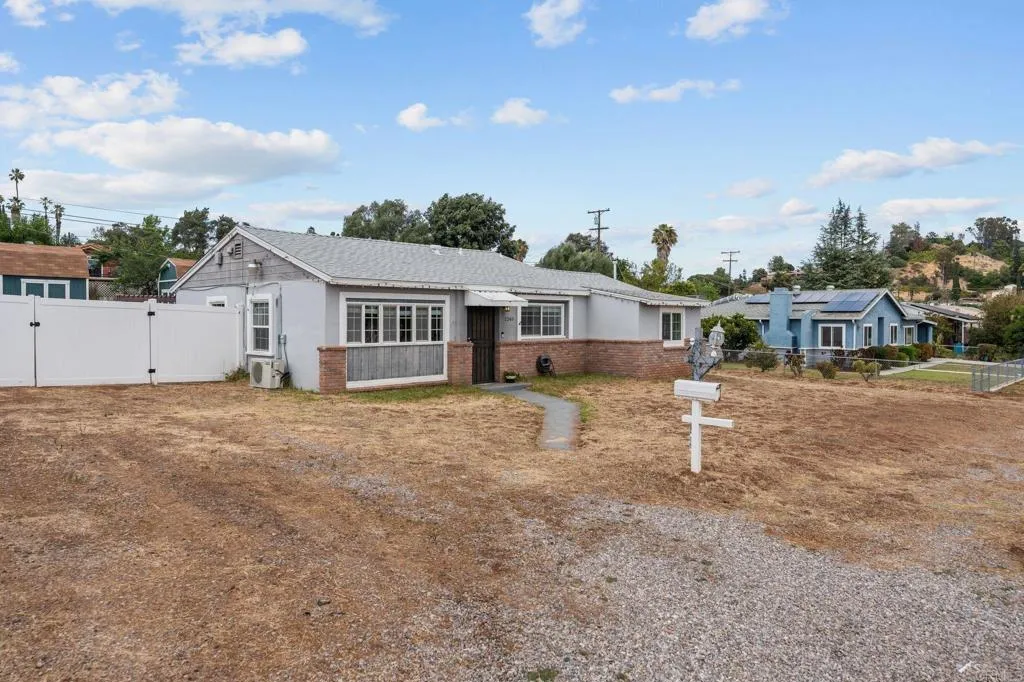 https://cdn.realtyfeed.com/cdn/127/306713903/3948dc3616984fe3aa82a2d355004ad9.webp