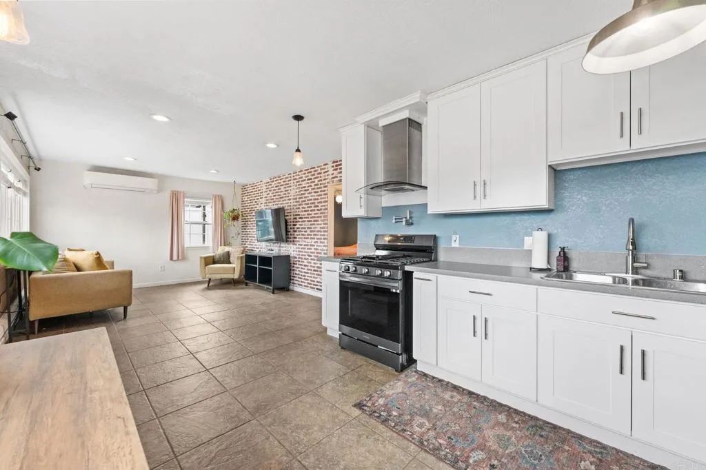 https://cdn.realtyfeed.com/cdn/127/306713903/3da337344ed7020c7c48773a737f4bdb.webp