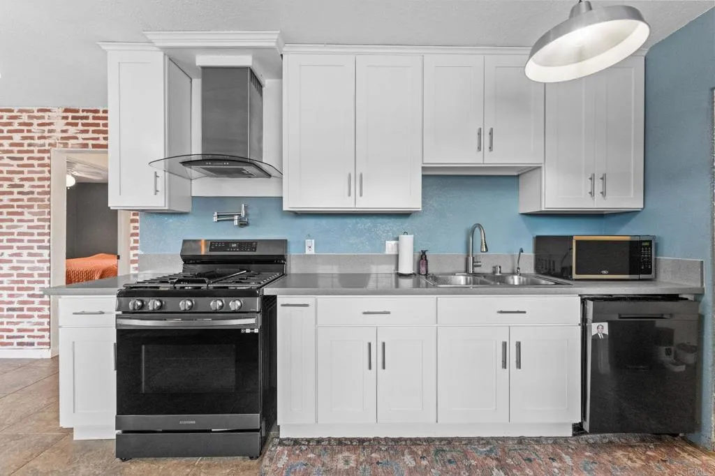 https://cdn.realtyfeed.com/cdn/127/306713903/59dd10ea26421a6f1638f4d379ed2710.webp