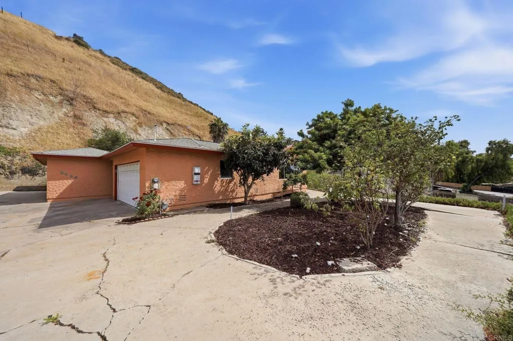 https://cdn.realtyfeed.com/cdn/127/306713933/a20819ed9b66c84193db2b25632dda98.webp