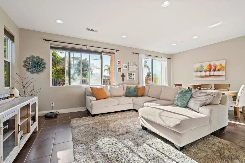 https://cdn.realtyfeed.com/cdn/127/306713976/47b8ca907916bdaf9cd743ec10d3cb80.webp