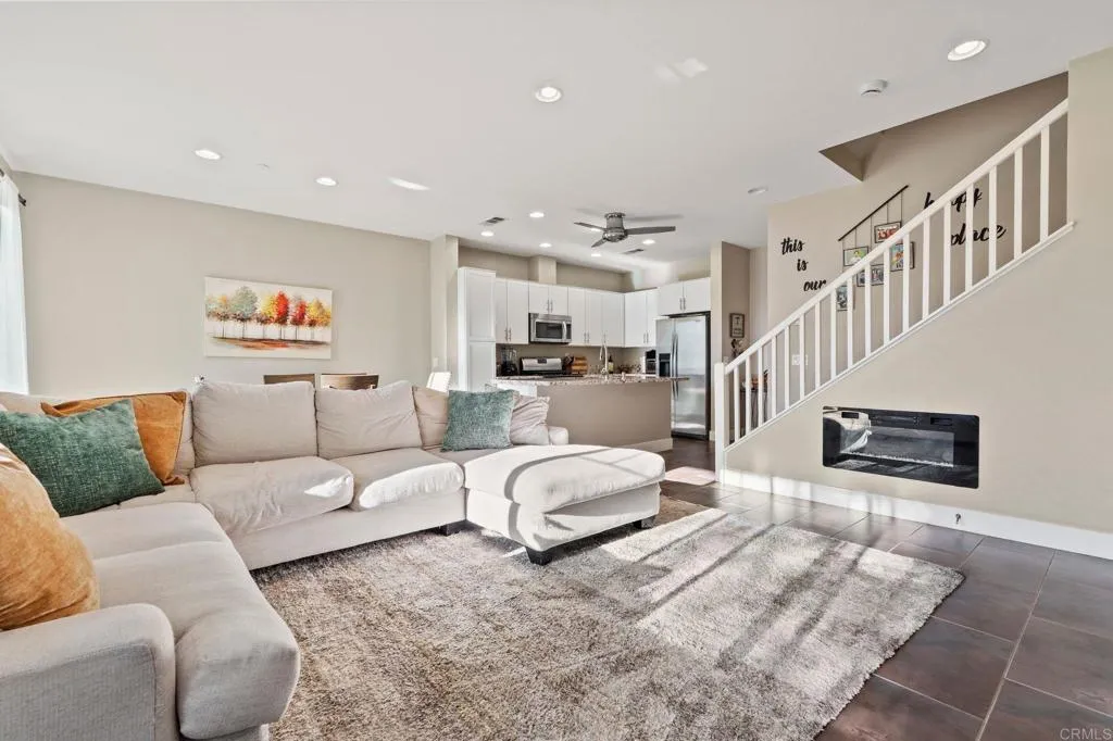 https://cdn.realtyfeed.com/cdn/127/306713976/498f34a9172adaab3b7f3e9aaa9d8447.webp
