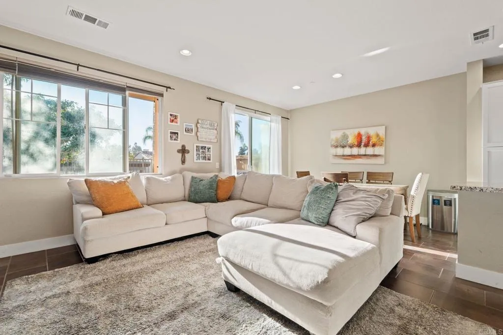 https://cdn.realtyfeed.com/cdn/127/306713976/7232a7d0592653039ecc69ba60ec15c4.webp