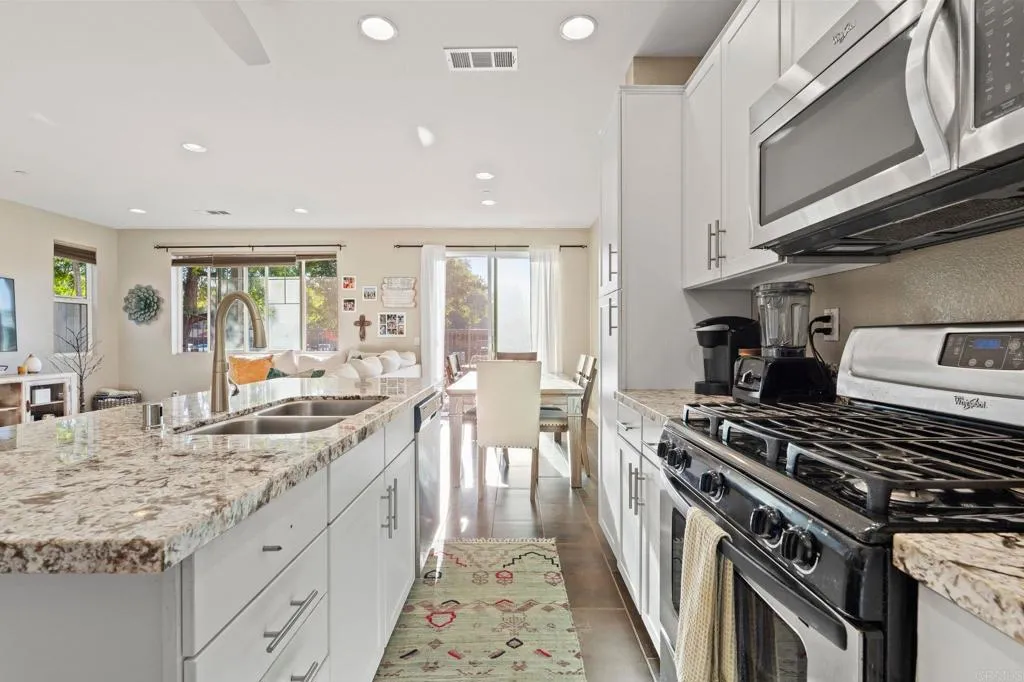 https://cdn.realtyfeed.com/cdn/127/306713976/bbe63585a8d1d50131d794148caea4ed.webp