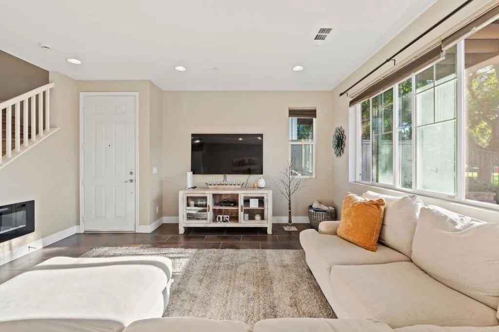 https://cdn.realtyfeed.com/cdn/127/306713976/bced819000490adbf8d33a0a4cd0efe6.webp