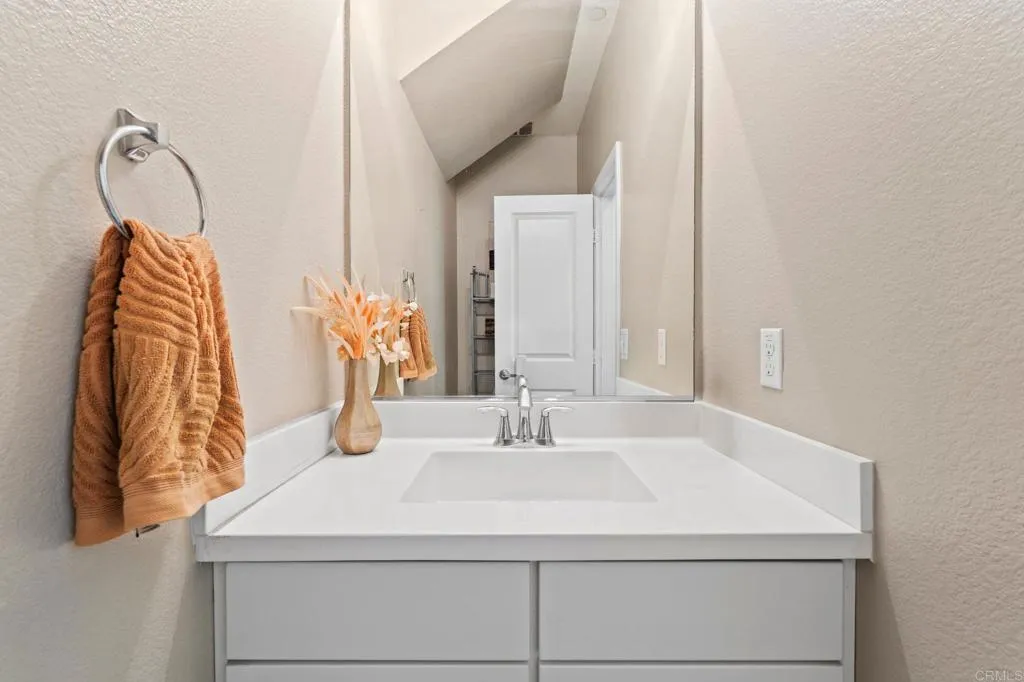 https://cdn.realtyfeed.com/cdn/127/306713976/d34ea5b01743c8bbea97c940f570eeed.webp