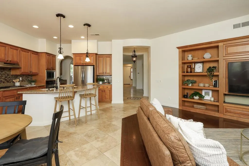https://cdn.realtyfeed.com/cdn/127/306713990/21dc9144c147301feb4af909fe944ce9.webp