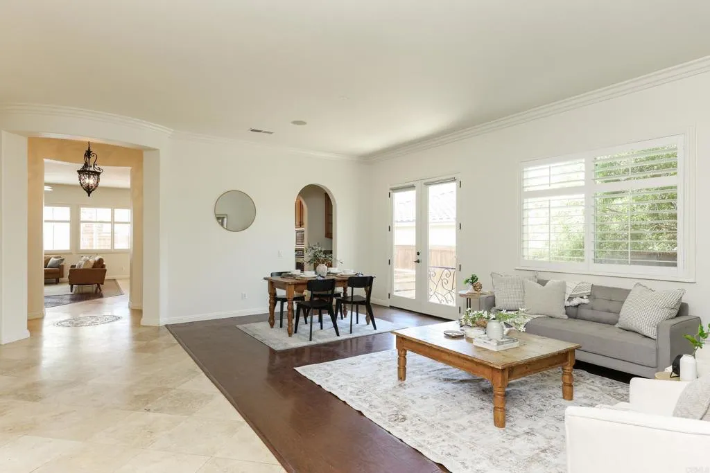 https://cdn.realtyfeed.com/cdn/127/306713990/2dc4e406a3fa8b058440b581db2ccebc.webp