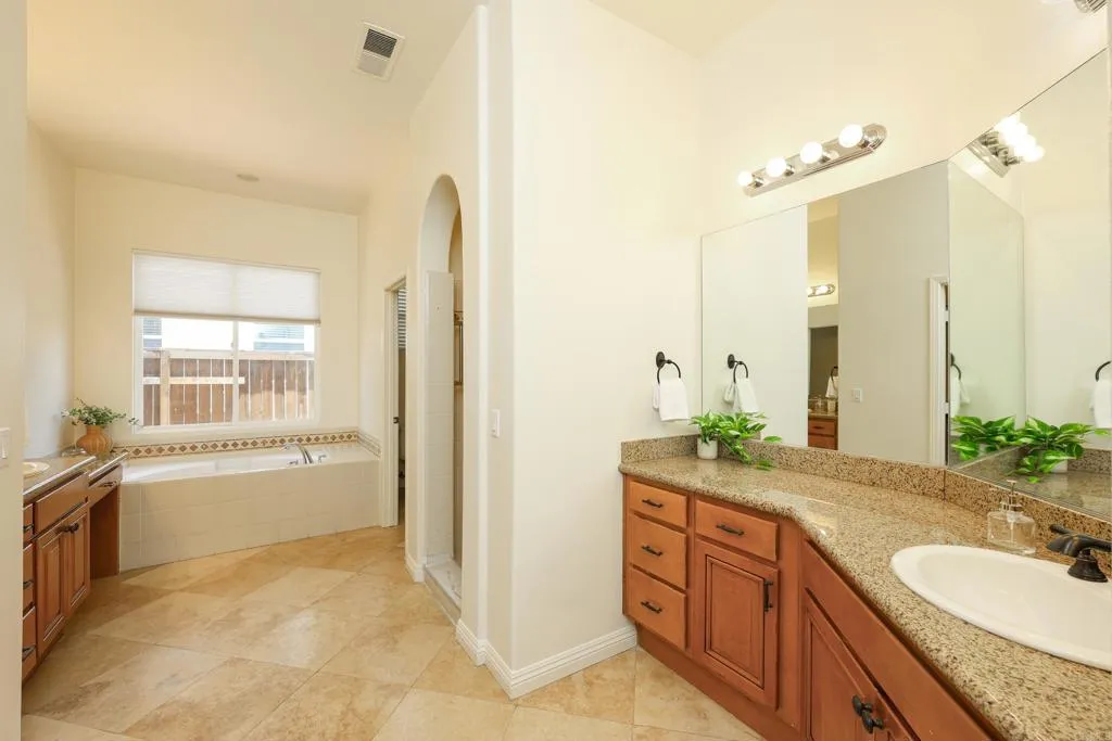 https://cdn.realtyfeed.com/cdn/127/306713990/c7fed0f47e745d39eca7892abacc4ab7.webp