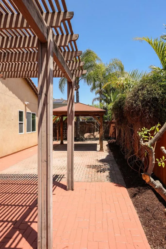 https://cdn.realtyfeed.com/cdn/127/306713990/cab7cef9dfbebef477715a26719b8d72.webp