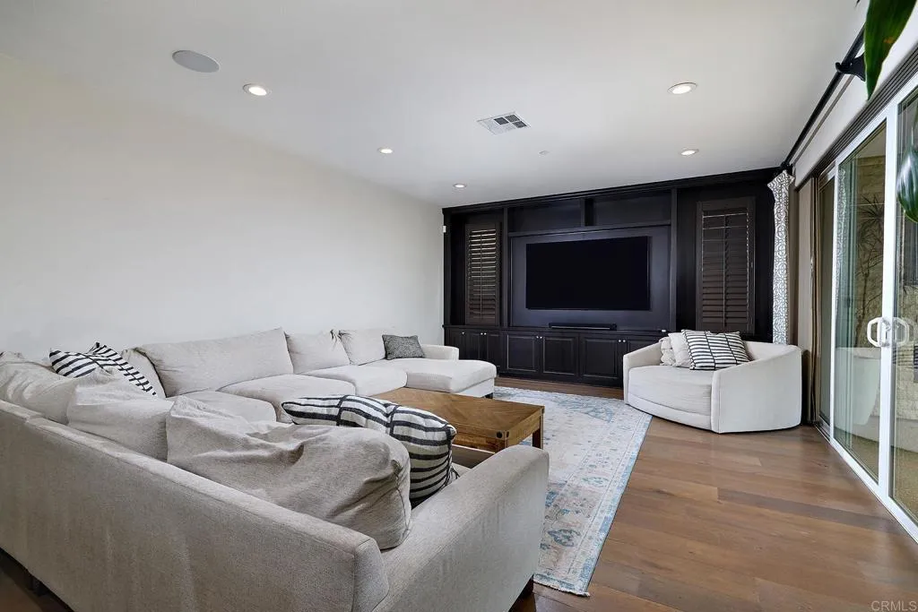 https://cdn.realtyfeed.com/cdn/127/306714051/5a7558ab4e0cd4e5acdcb09da2ee8c68.webp
