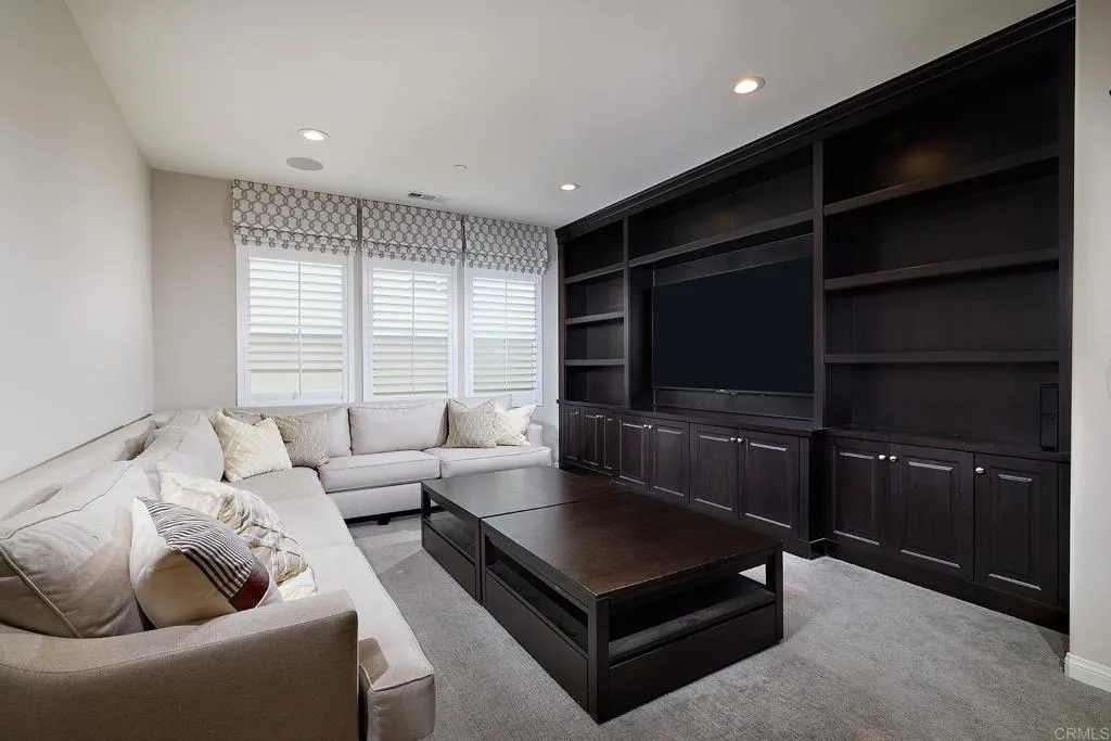 https://cdn.realtyfeed.com/cdn/127/306714051/825fd45dcec34d701c411caf516c338d.webp