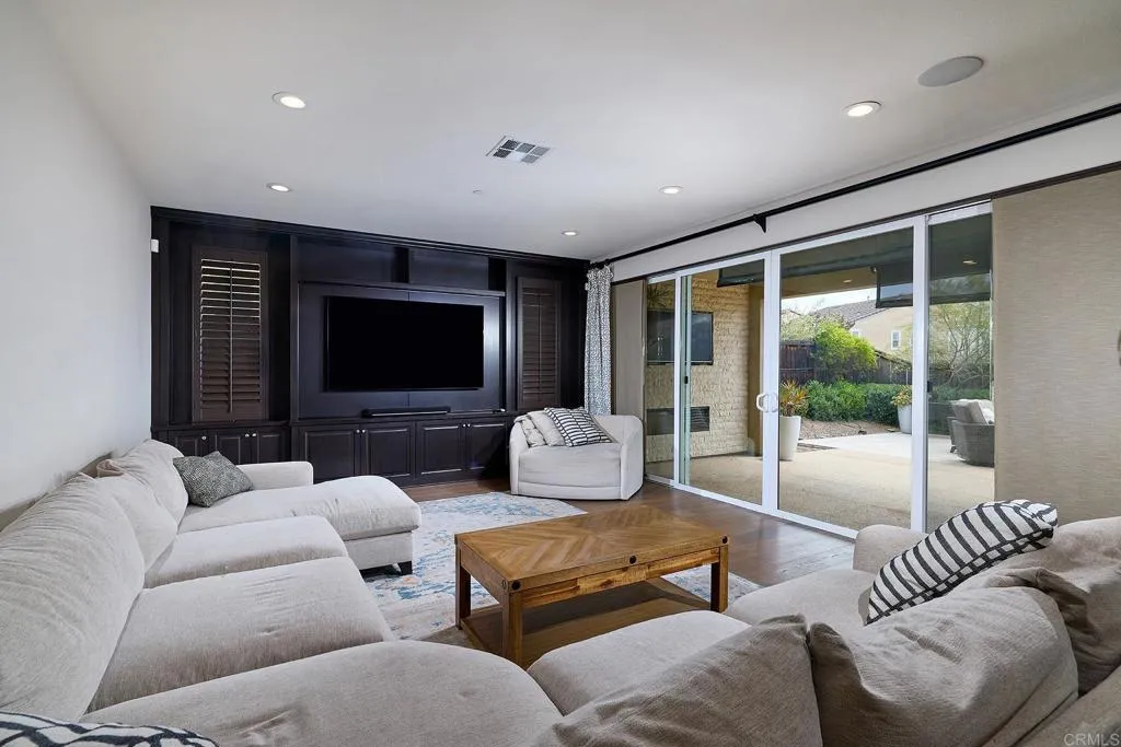 https://cdn.realtyfeed.com/cdn/127/306714051/a5b7e8101f706d470d2c5a607ef77650.webp