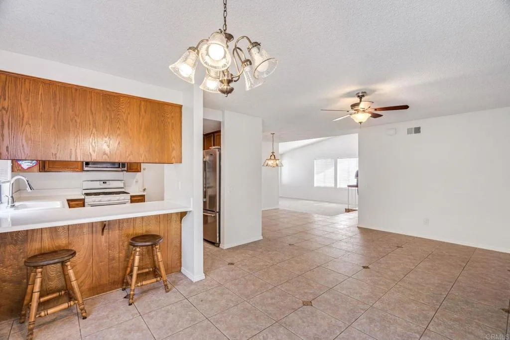 https://cdn.realtyfeed.com/cdn/127/306714052/9b106f4692b8ad3d8c23ca57cff17ae0.webp