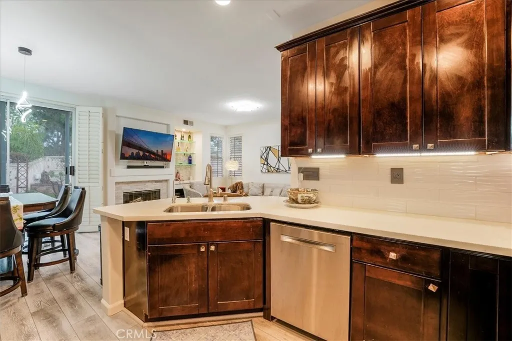 https://cdn.realtyfeed.com/cdn/127/306714077/bdbce099dc3244be47ed112492b4a99f.webp