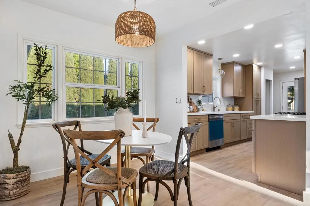 https://cdn.realtyfeed.com/cdn/127/306714081/96ffe6913022af381c89c863be80d045.webp