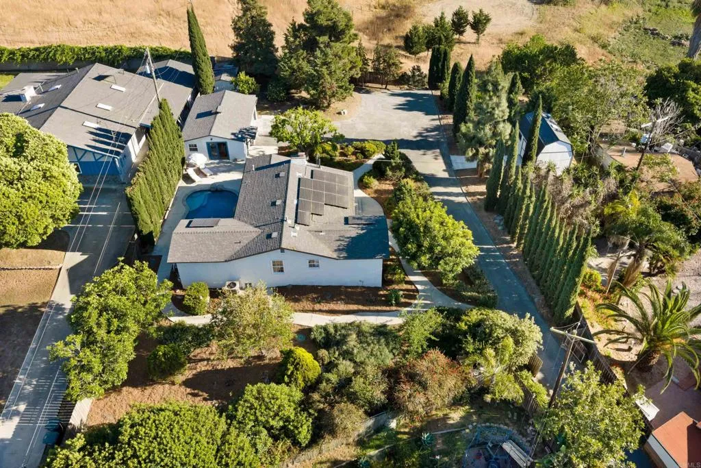 https://cdn.realtyfeed.com/cdn/127/306714081/b7375e7de7f85e744d8f51895725361f.webp