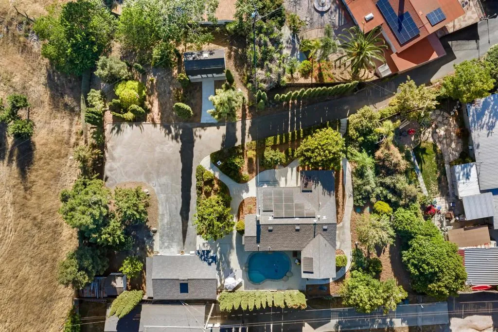 https://cdn.realtyfeed.com/cdn/127/306714081/f9202d017e1bdba12ca78feb186781e5.webp