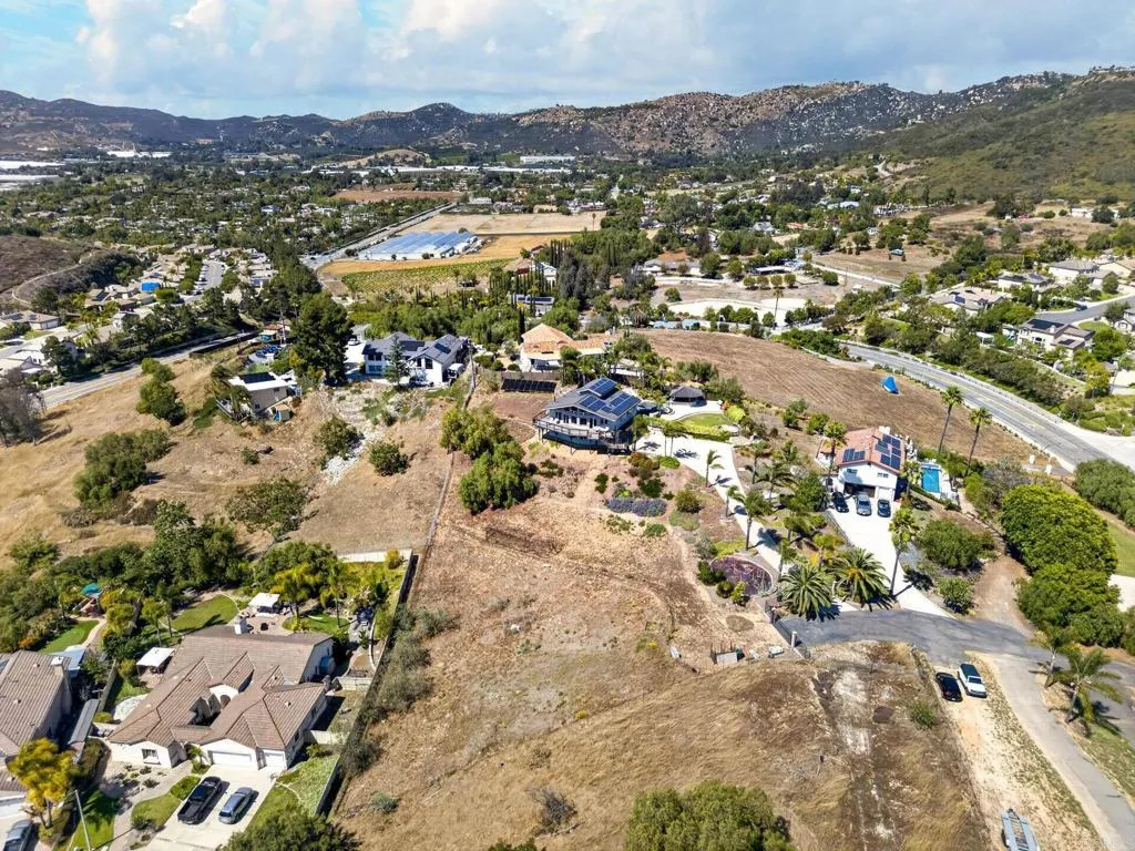 https://cdn.realtyfeed.com/cdn/127/306714085/240d0bc1e288663255e5e6e516e191c3.webp