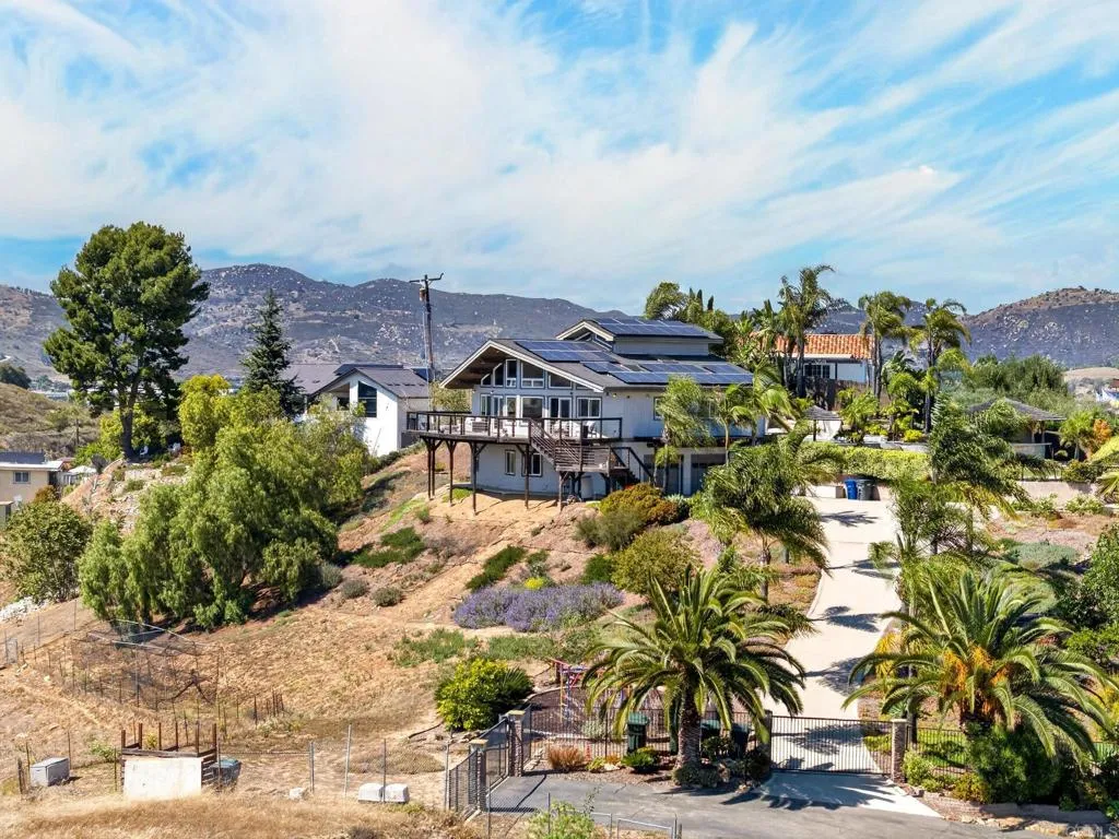 https://cdn.realtyfeed.com/cdn/127/306714085/30f67aa4f53c65494f349dc2a92fed93.webp