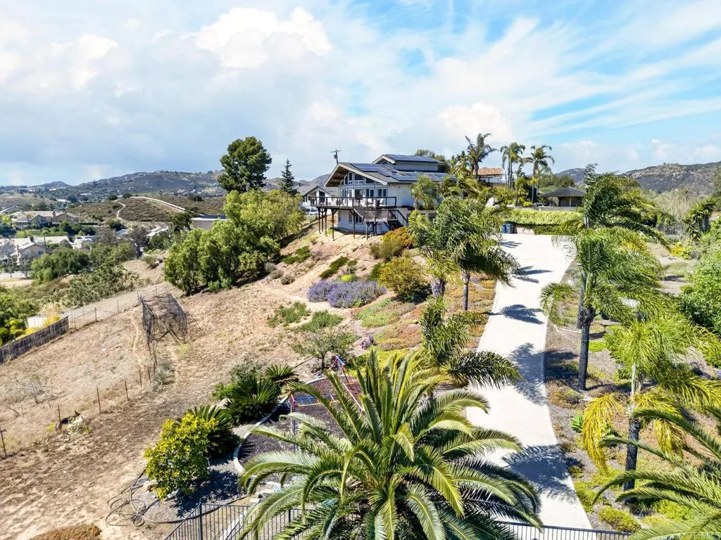 https://cdn.realtyfeed.com/cdn/127/306714085/da0b3906b46ad461d5c2a4ee429509e2.webp