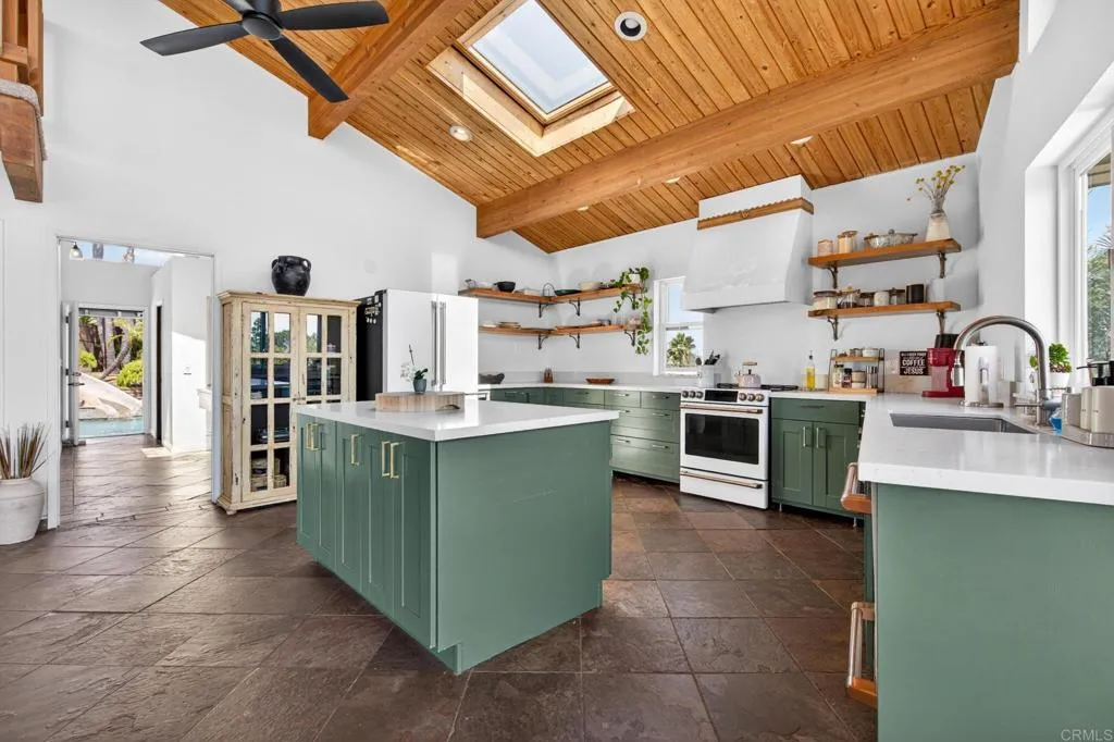https://cdn.realtyfeed.com/cdn/127/306714085/ff264b550b4b69eaa22fca99340e8c24.webp