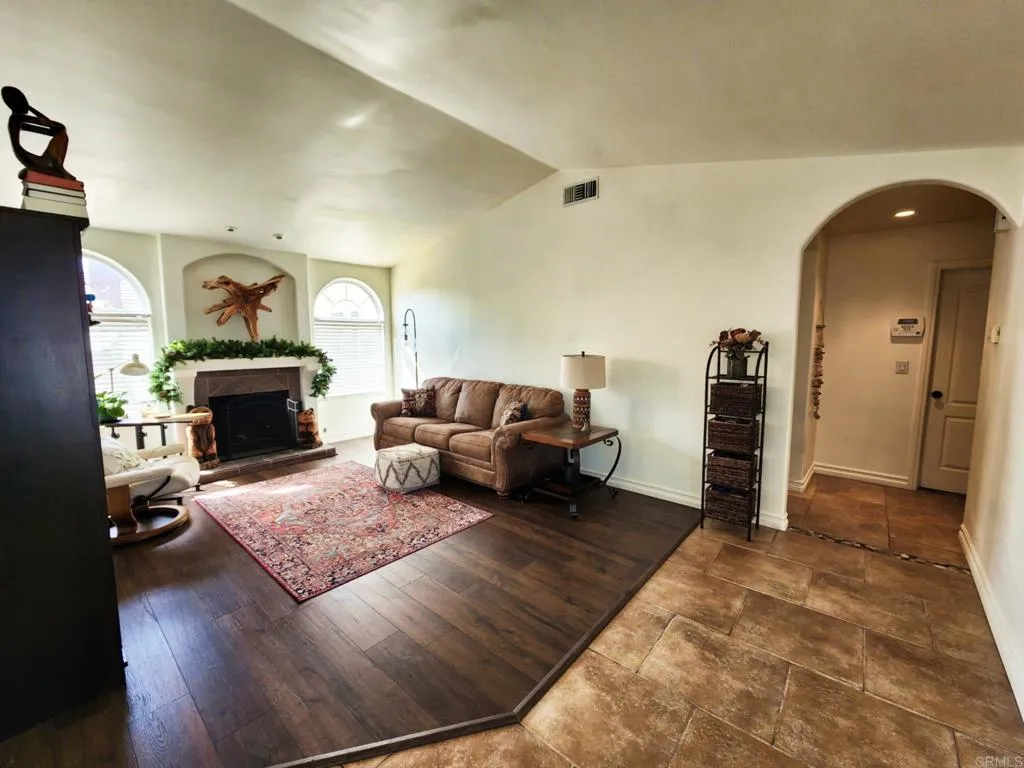 https://cdn.realtyfeed.com/cdn/127/306714129/251d7358835743a9ef06a4cd71eb9605.webp