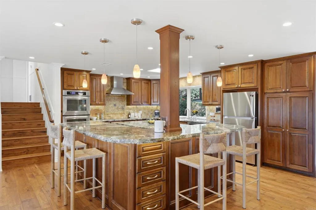 https://cdn.realtyfeed.com/cdn/127/306714137/121ab1855cd77d310b085dc479a04236.webp