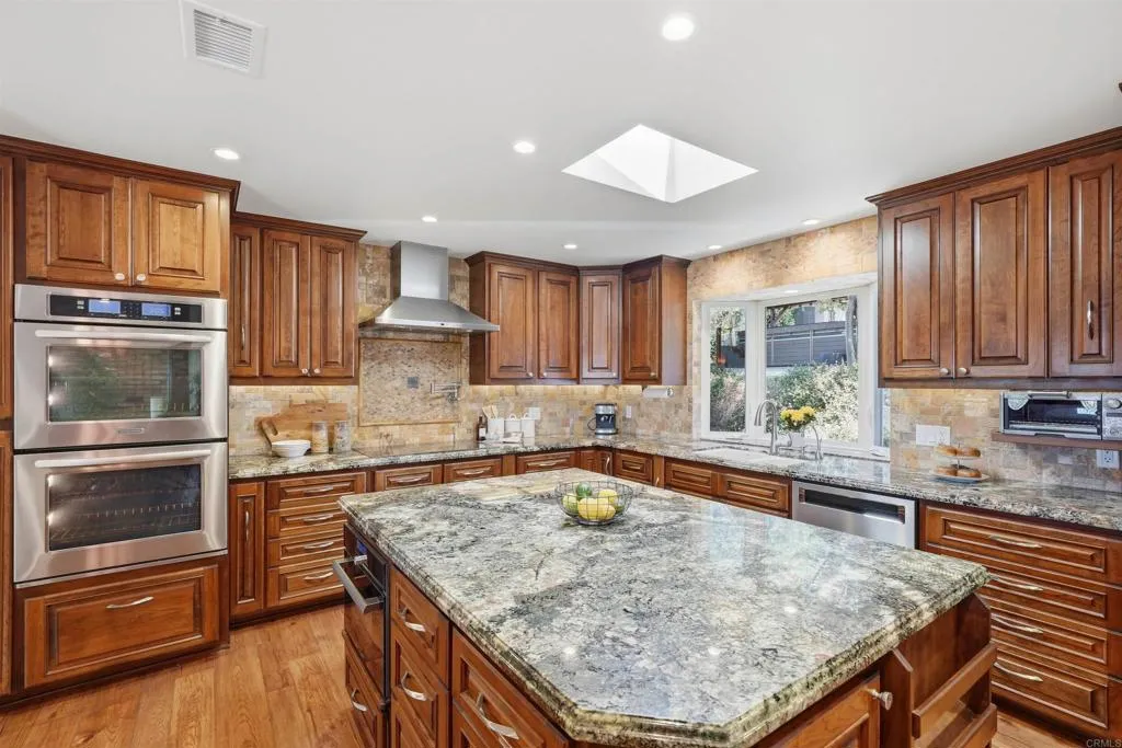 https://cdn.realtyfeed.com/cdn/127/306714137/35fd76995caff372e3148e21eb8fcdf4.webp