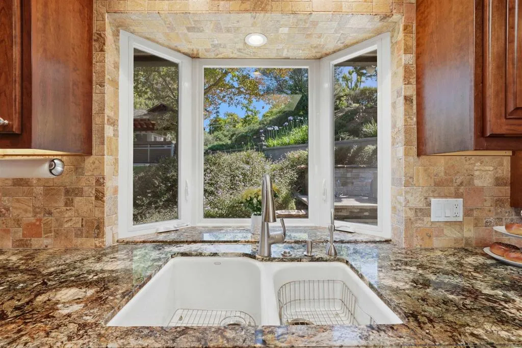 https://cdn.realtyfeed.com/cdn/127/306714137/881e3df14325b3fe0268c0e684978d1d.webp