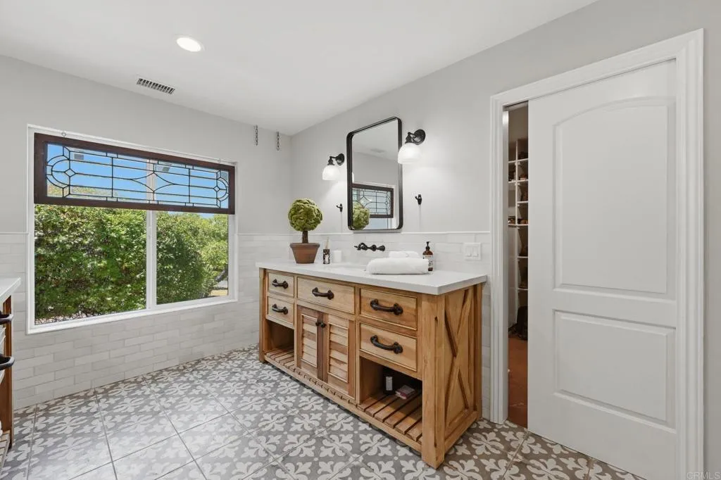 https://cdn.realtyfeed.com/cdn/127/306714150/20db89bfc5b96690219782bed260408c.webp