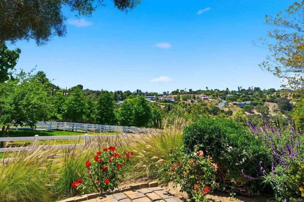 https://cdn.realtyfeed.com/cdn/127/306714150/45f72daa50b0e4b42c04055e2b8048ec.webp